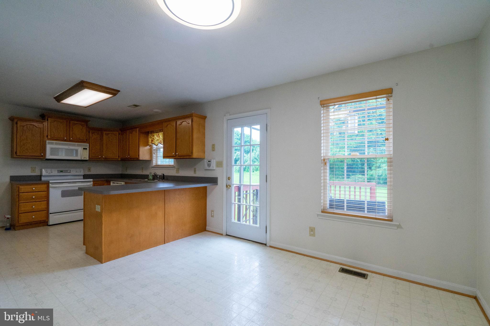 WILLIAMSBURG - Residential Lease