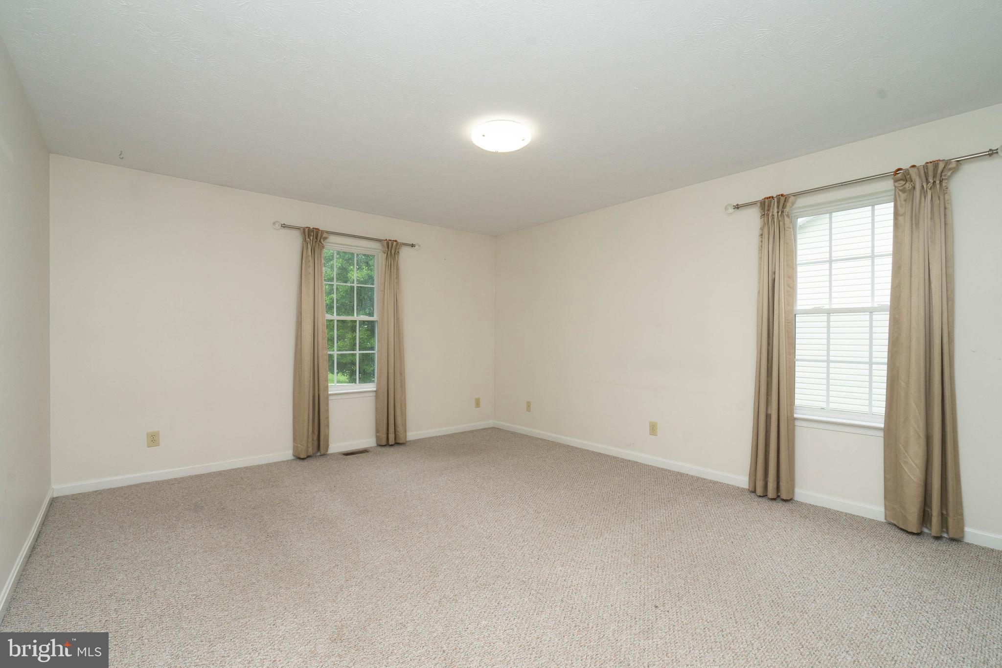 WILLIAMSBURG - Residential Lease