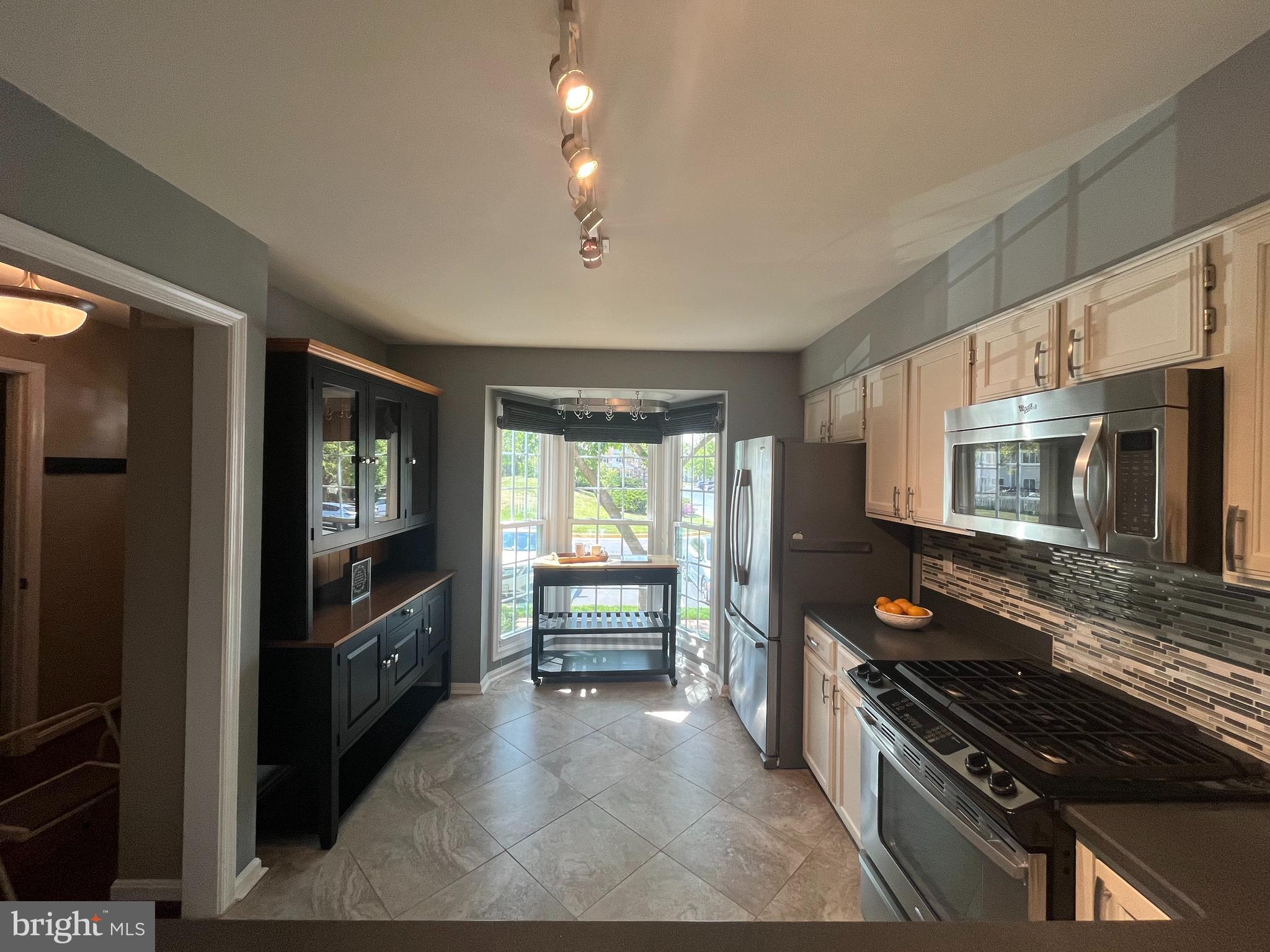 ASHBURN FARM - Residential Lease