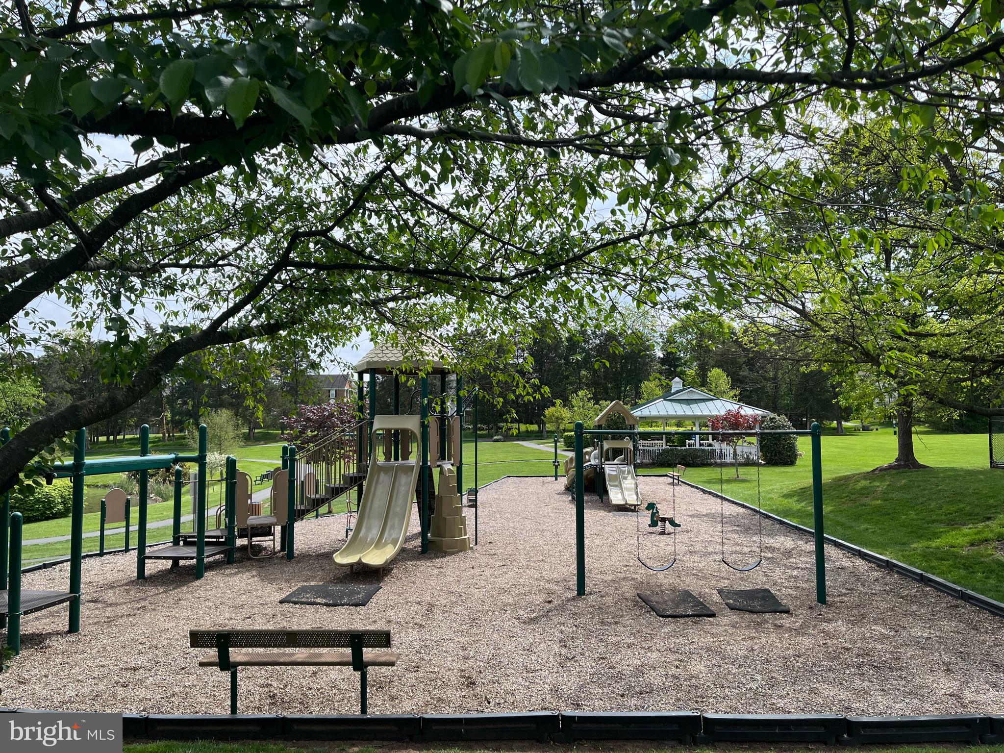 ASHBURN FARM - Residential Lease