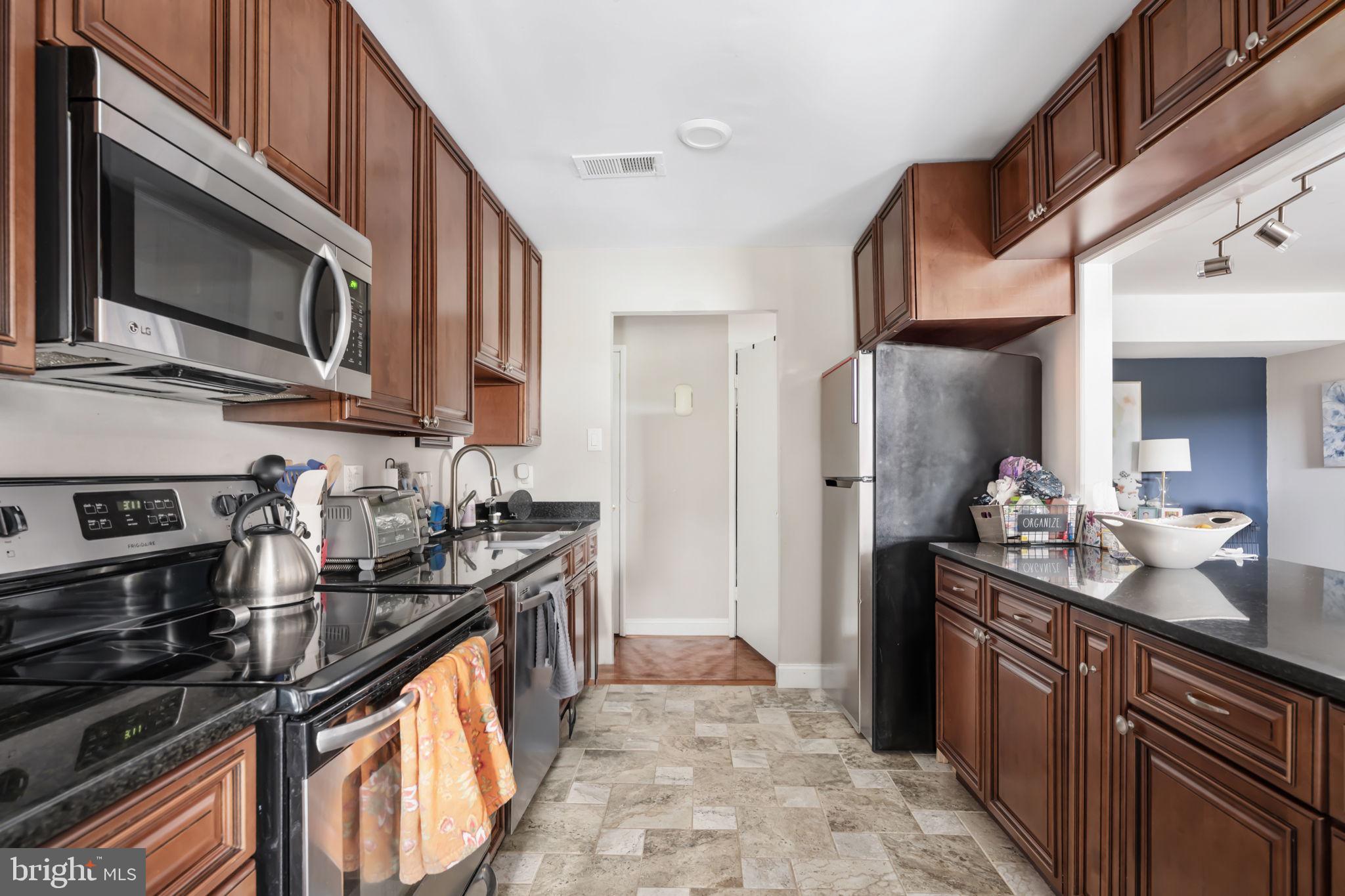 JEFFERSON MEWS - Residential