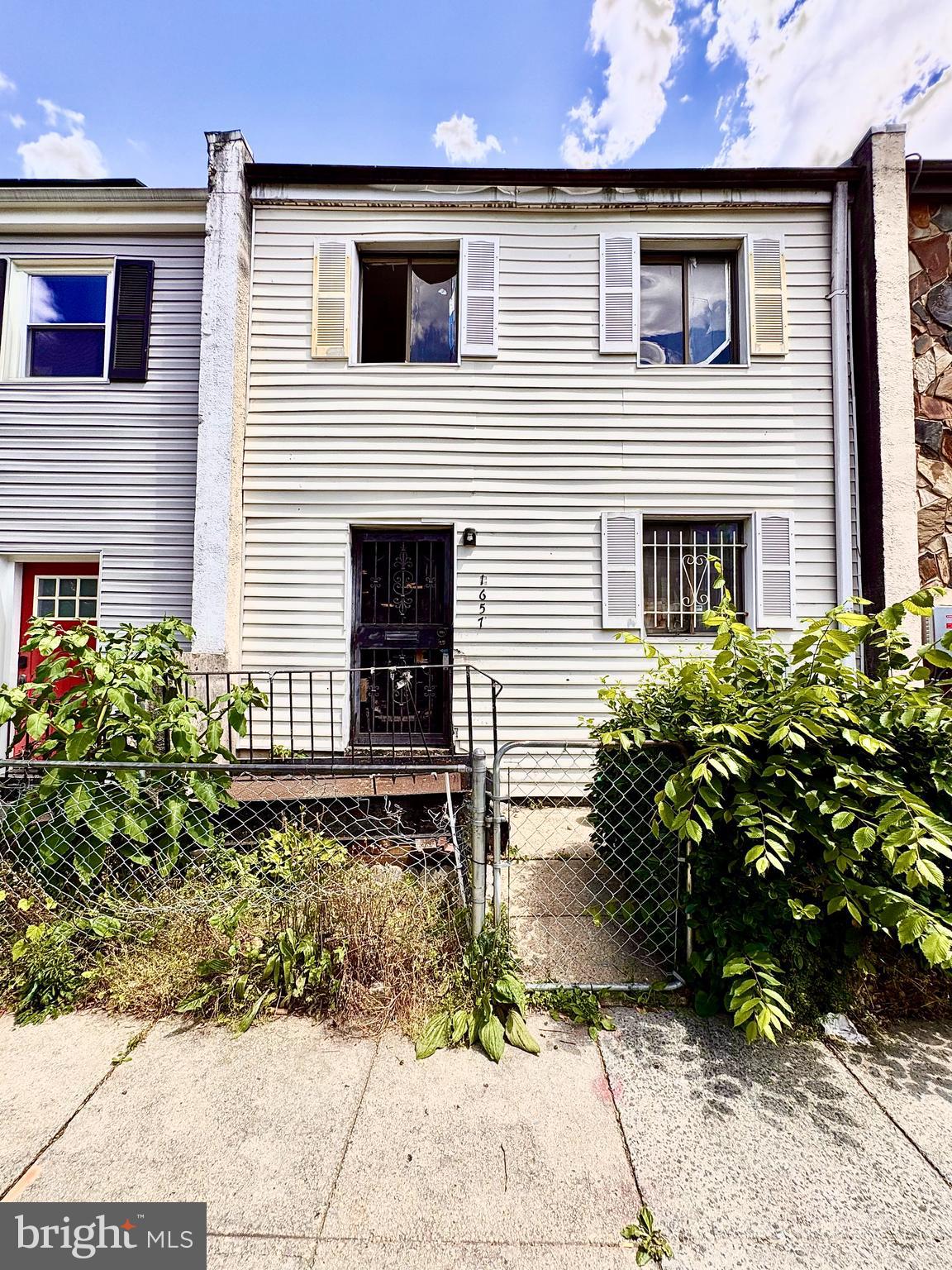 1657 11TH PLACE NE