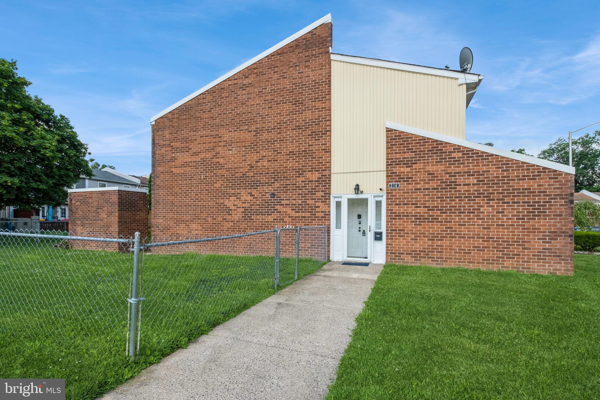 210 HYACINTH COURT