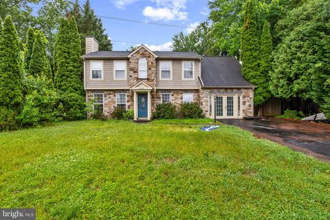 Photo of 5797 Rockcliff Lane, WOODBRIDGE, VA 22193 (MLS # VAPW2120386)