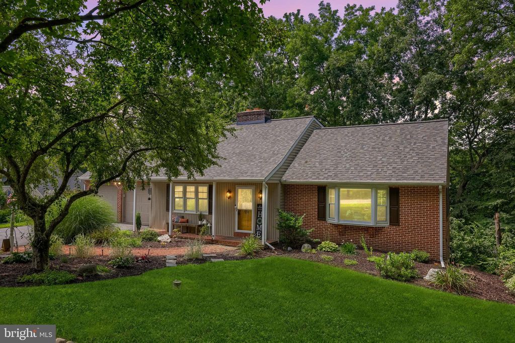 Photo of 24 Brookwood Drive, LITITZ, PA 17543 (MLS # PALA2073394)