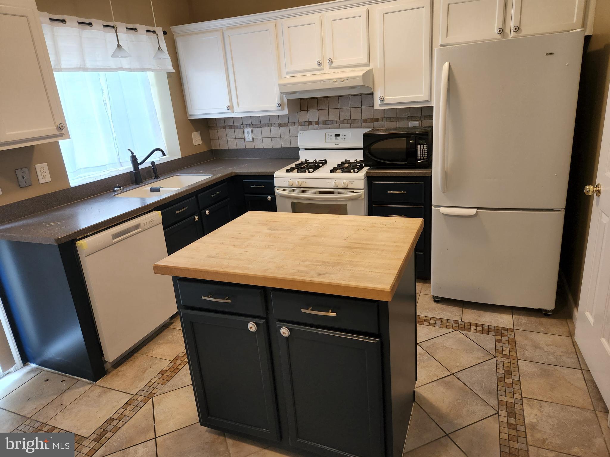 WOODSTONE - Residential Lease