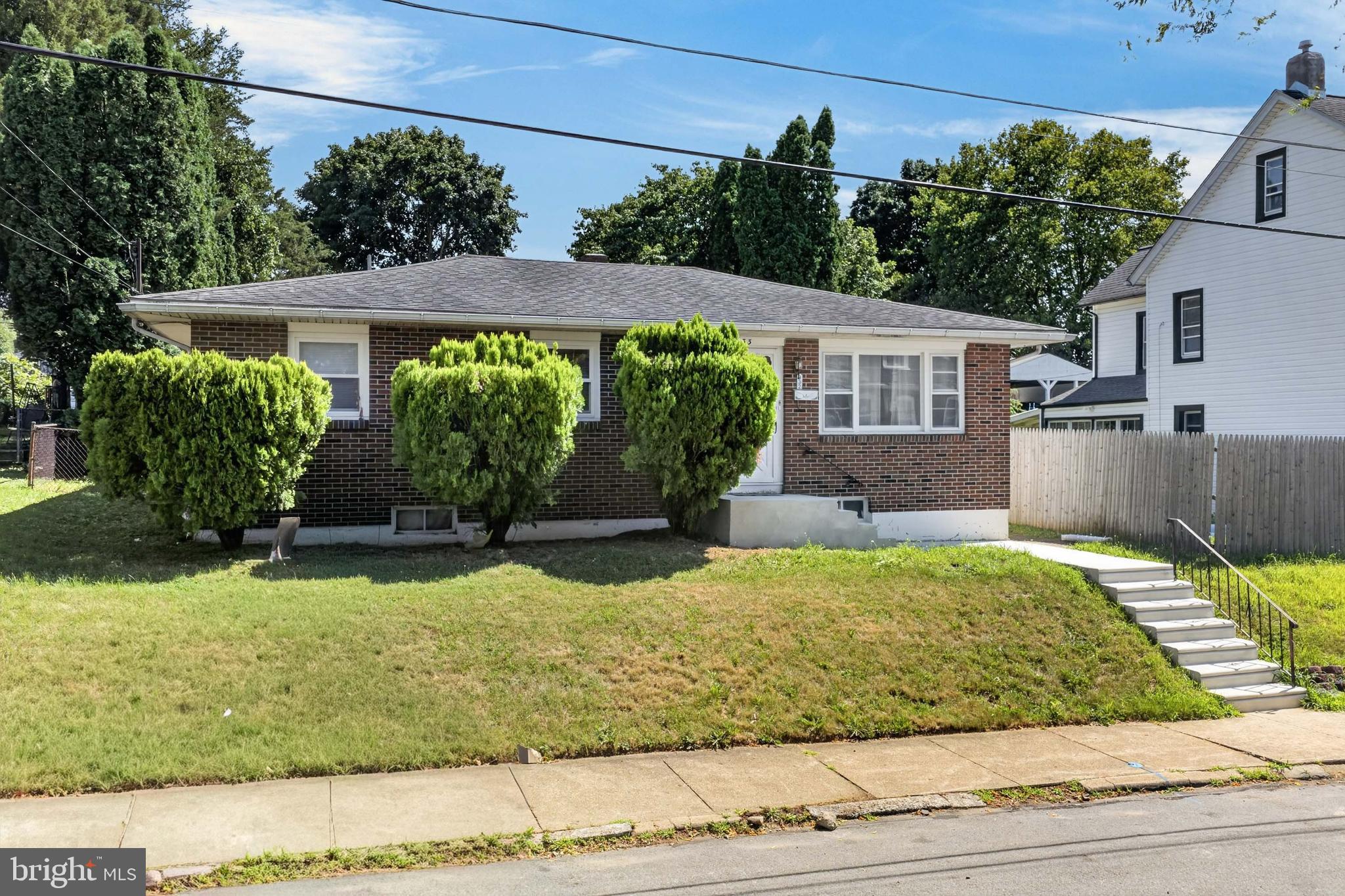 332 W LINCOLN STREET