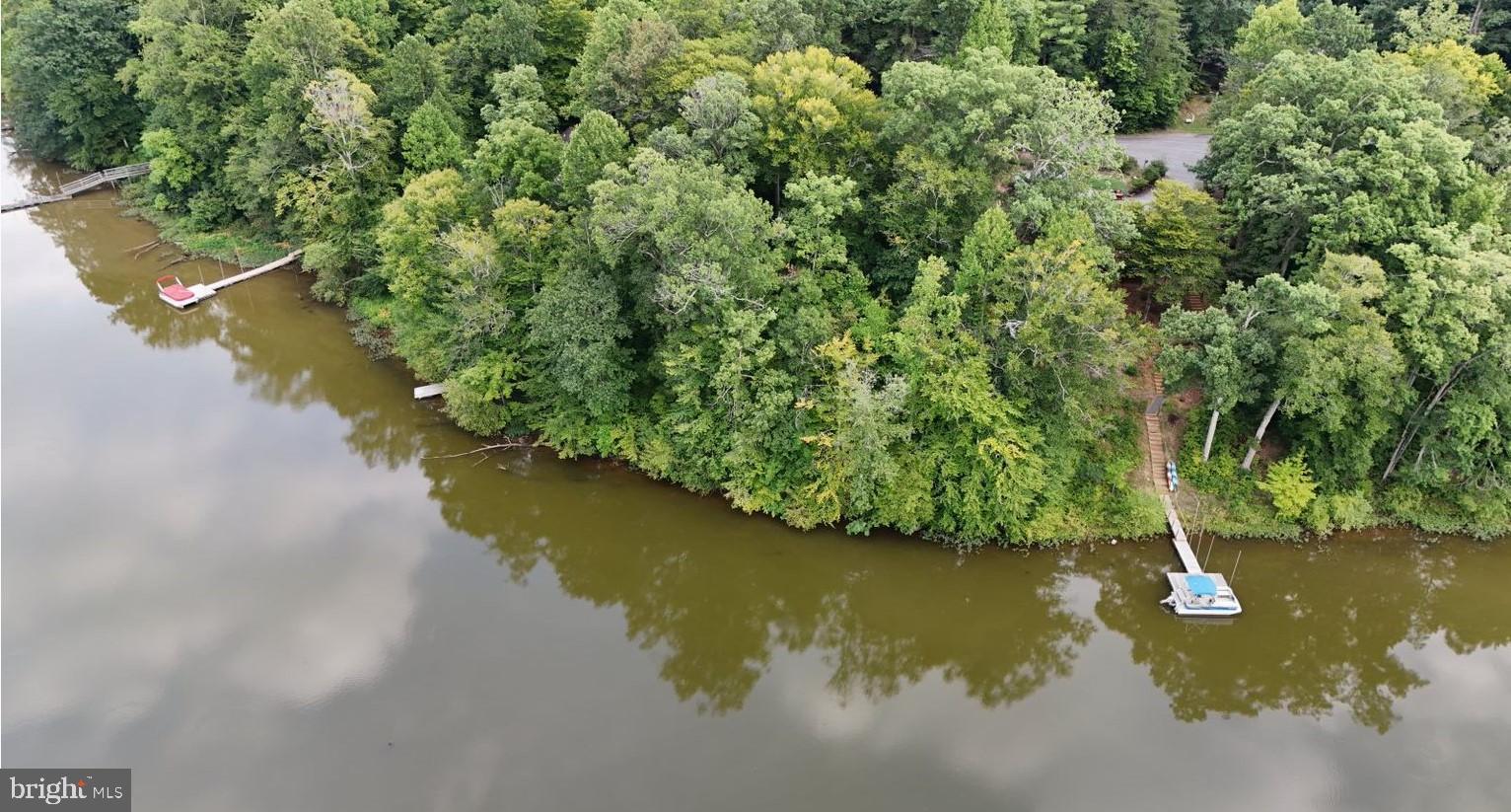 OCCOQUAN FOREST - Land