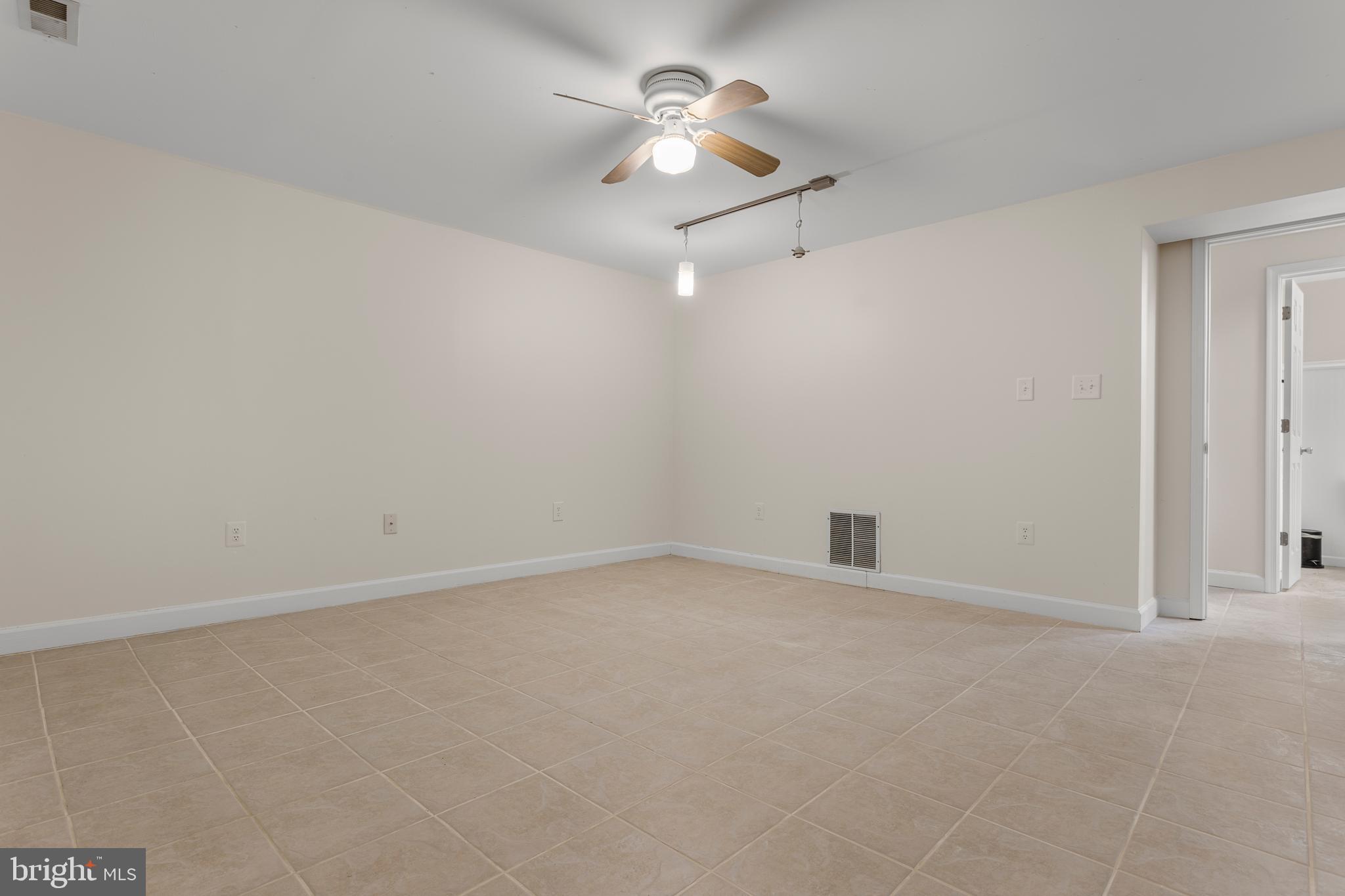 CHESAPEAKE LIGHTHOUSE - Residential