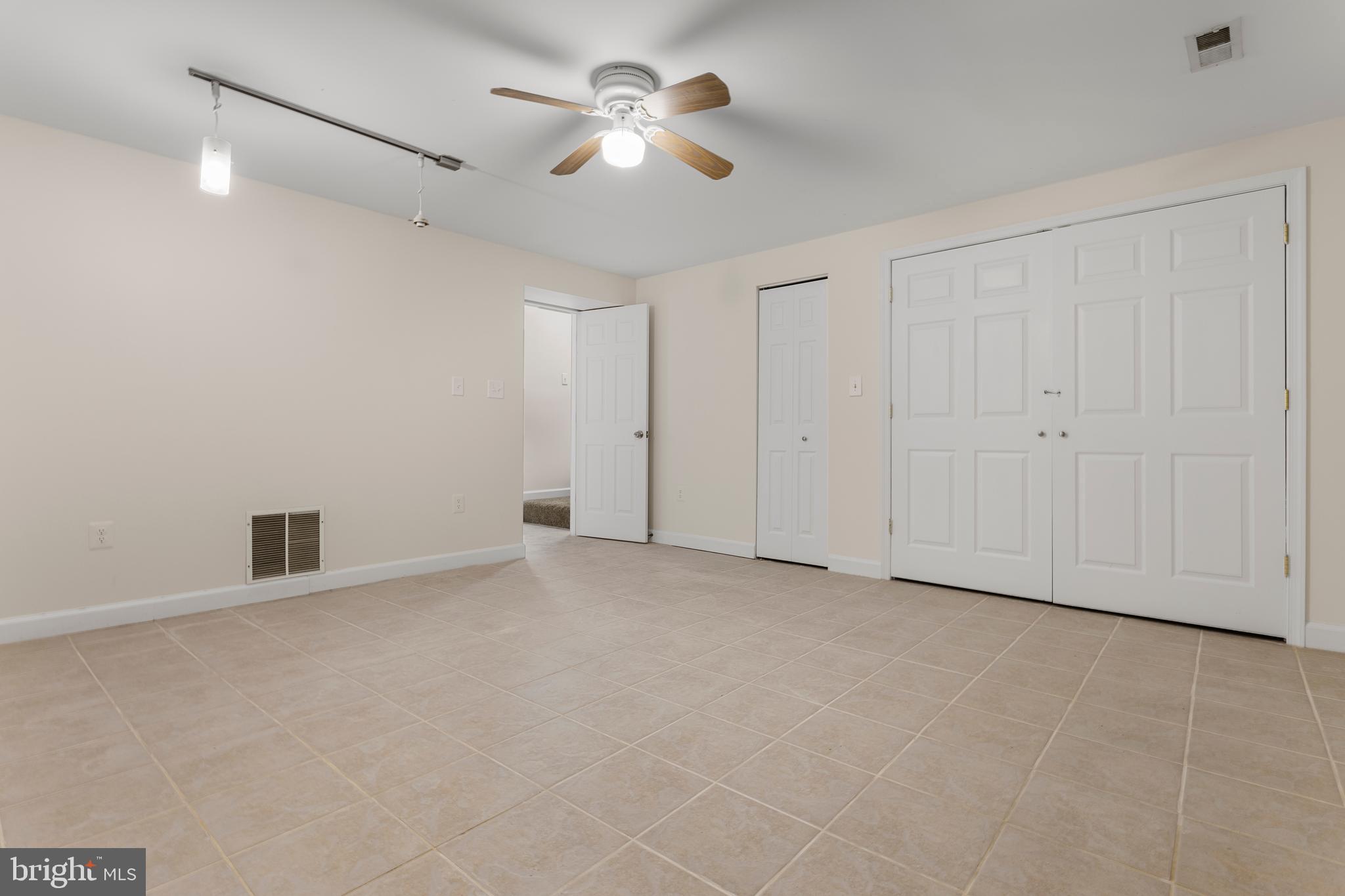 CHESAPEAKE LIGHTHOUSE - Residential