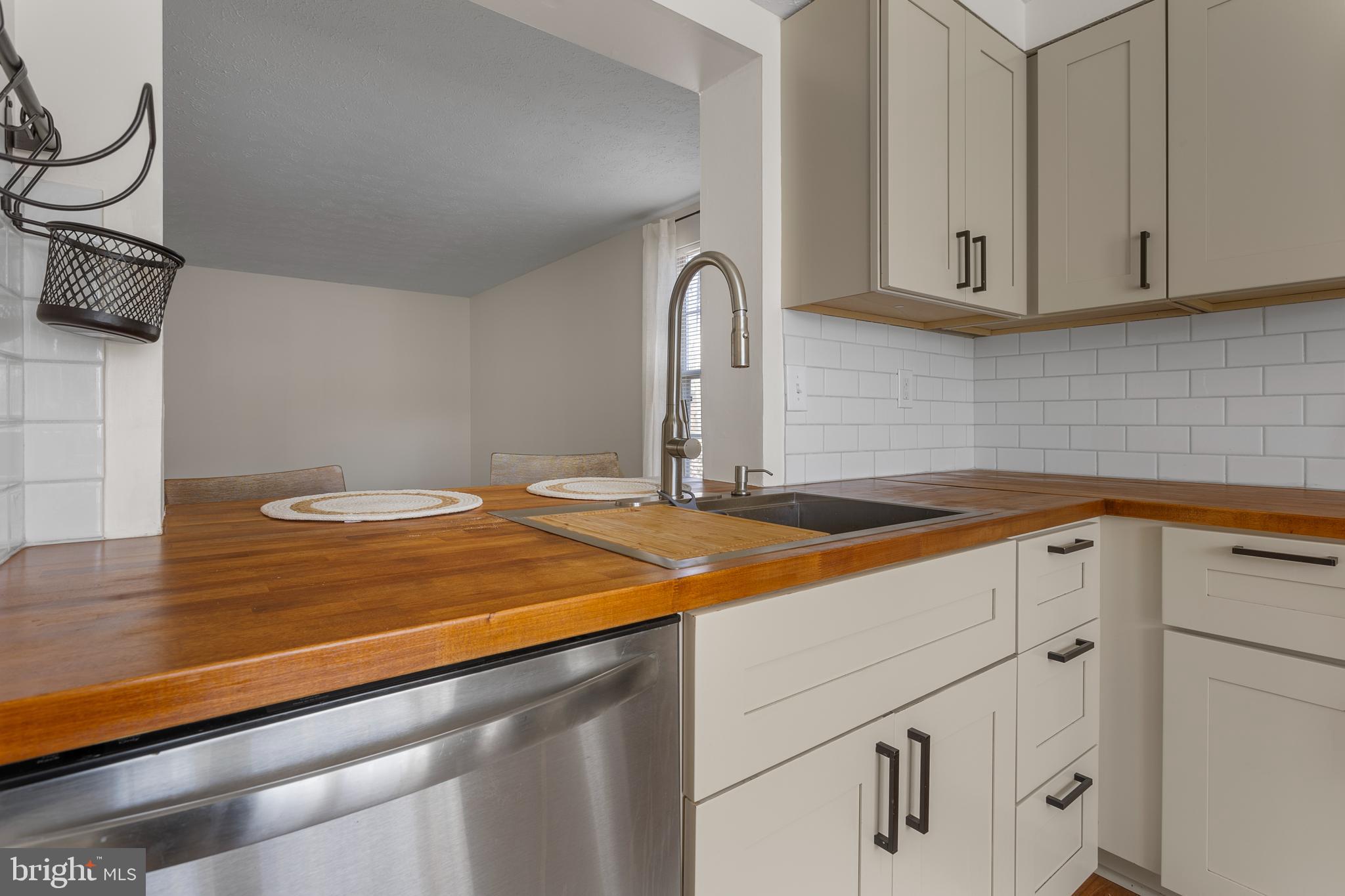 CHESAPEAKE LIGHTHOUSE - Residential