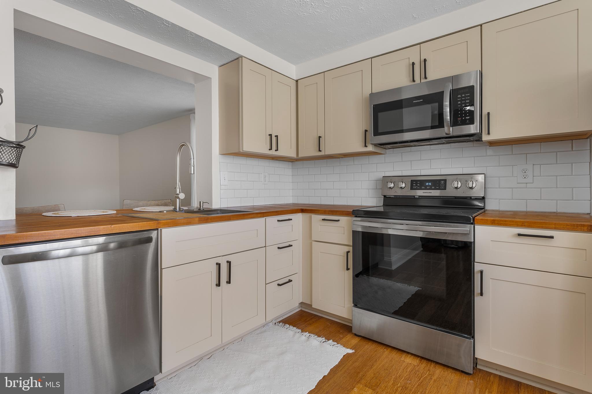 CHESAPEAKE LIGHTHOUSE - Residential