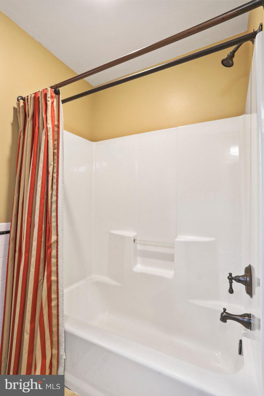 DEER MOUNTAIN ESTATES - Residential Lease