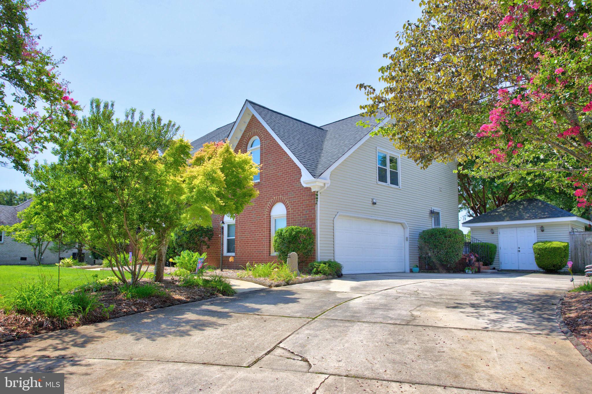 2501 WOODS HOLE CT