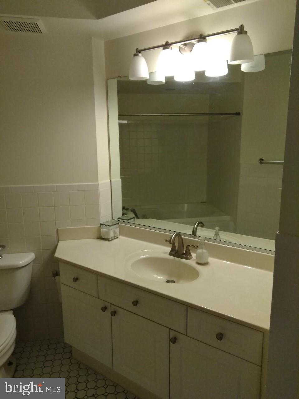 FOUNDERS WALK - Residential Lease