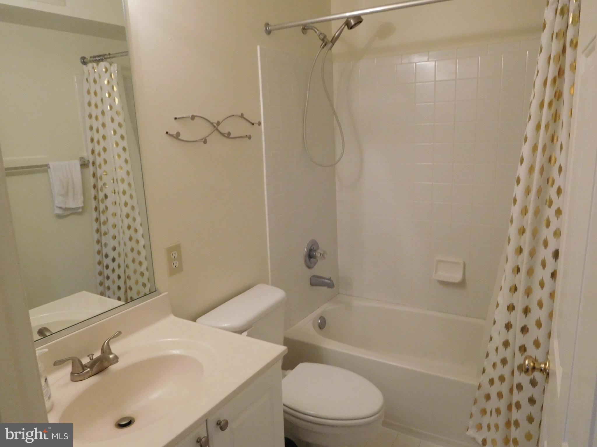 FOUNDERS WALK - Residential Lease