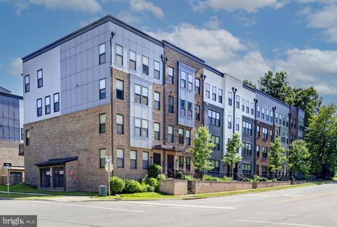 Photo of 4053 Legato Road #80, FAIRFAX, VA 22033 (MLS # VAFX2322822)