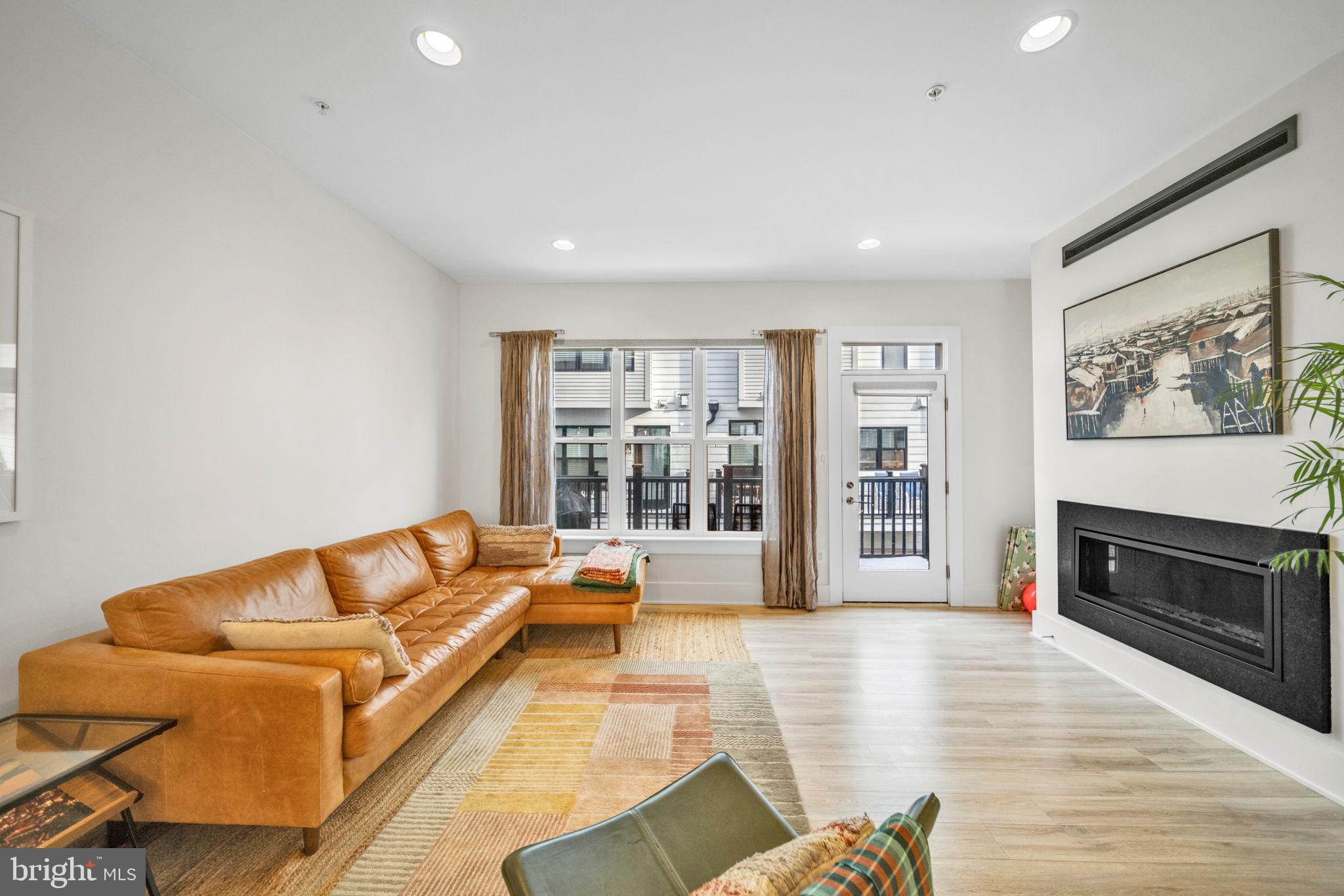 CABIN JOHN VILLAGE - Residential