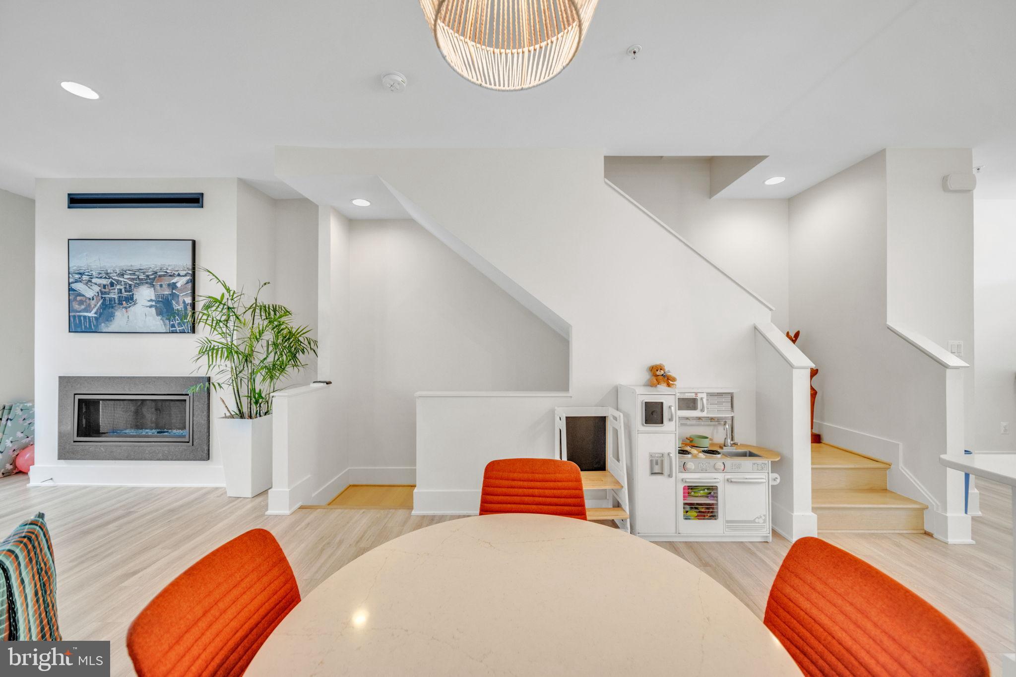 CABIN JOHN VILLAGE - Residential