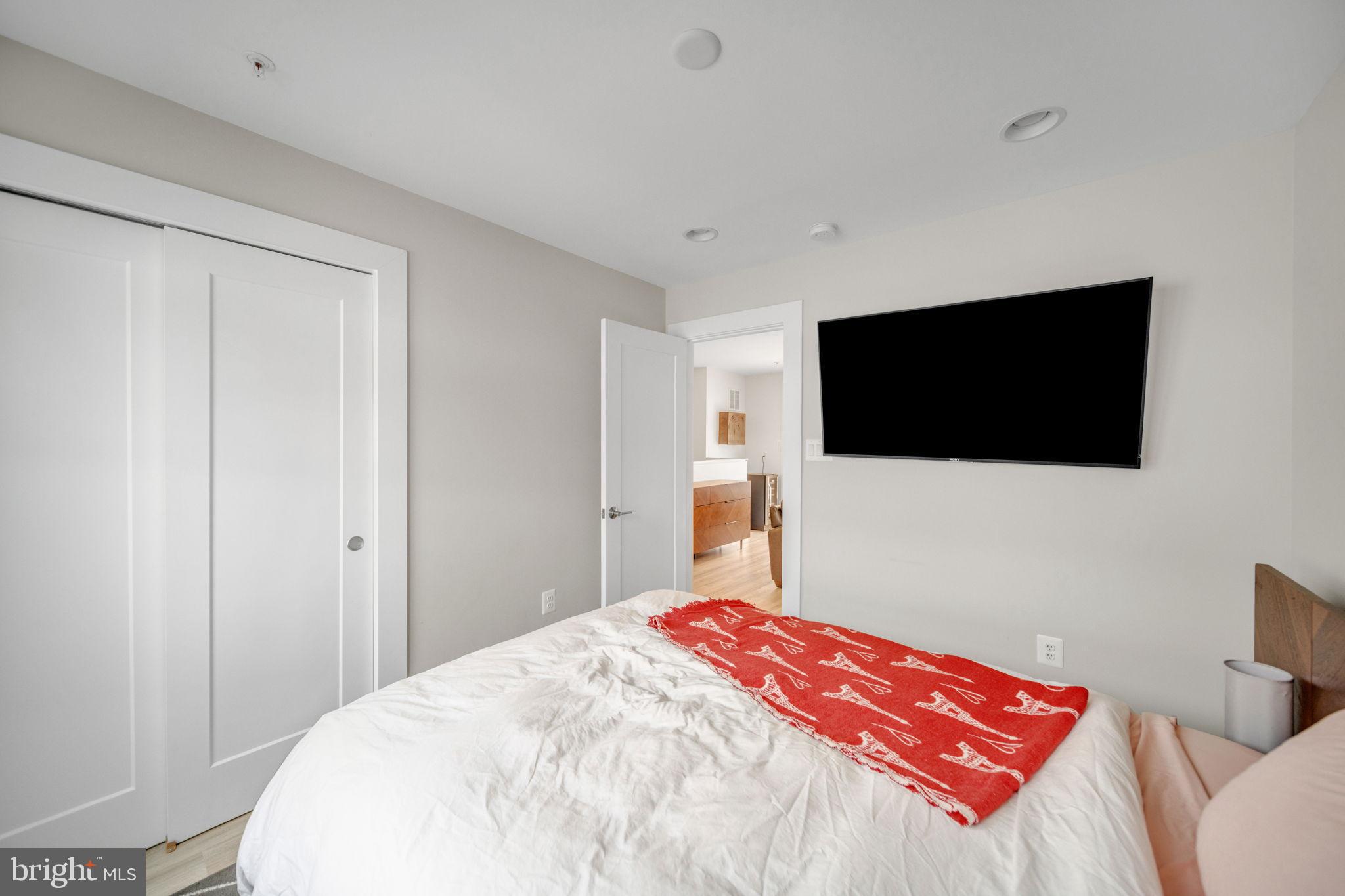 CABIN JOHN VILLAGE - Residential