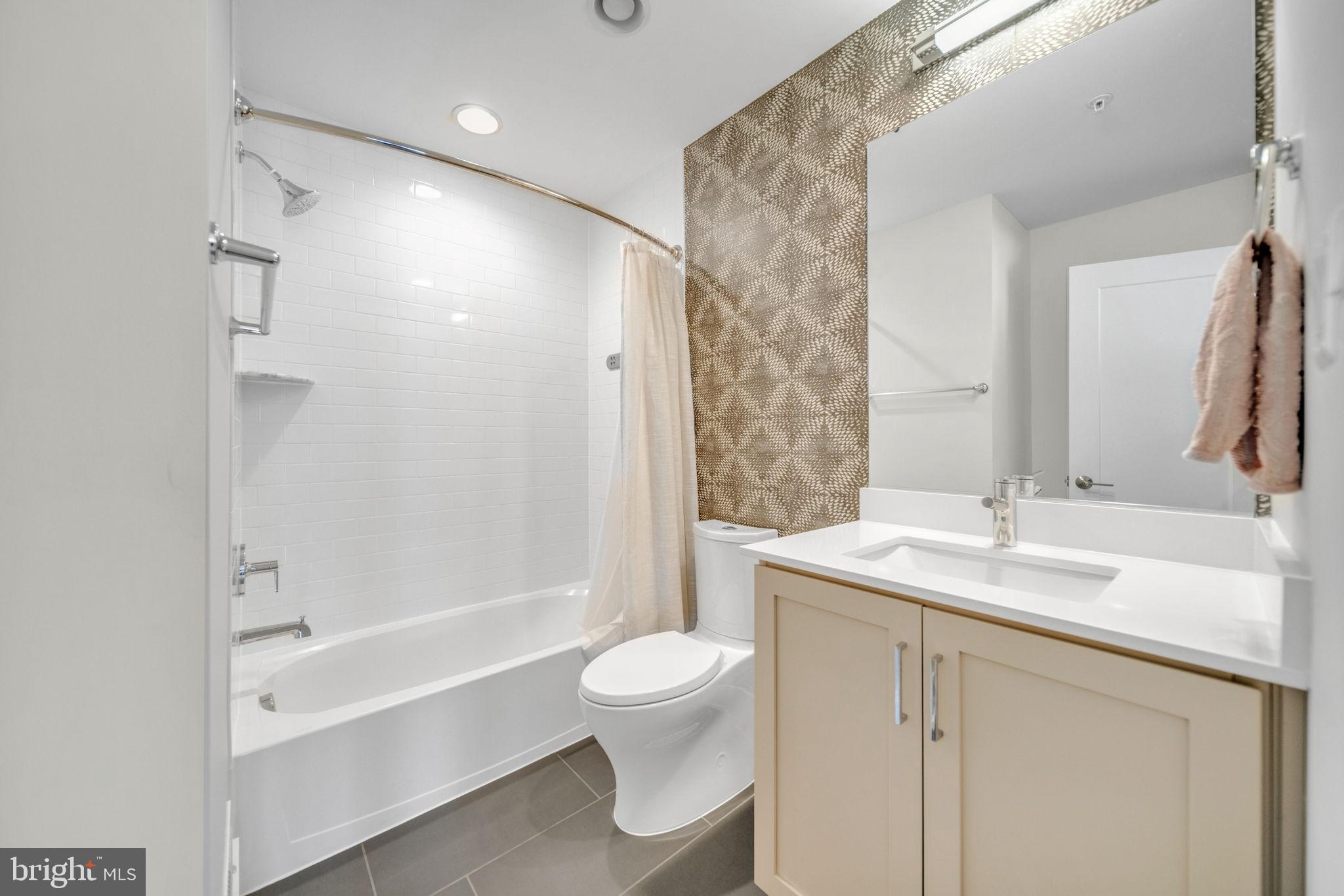 CABIN JOHN VILLAGE - Residential