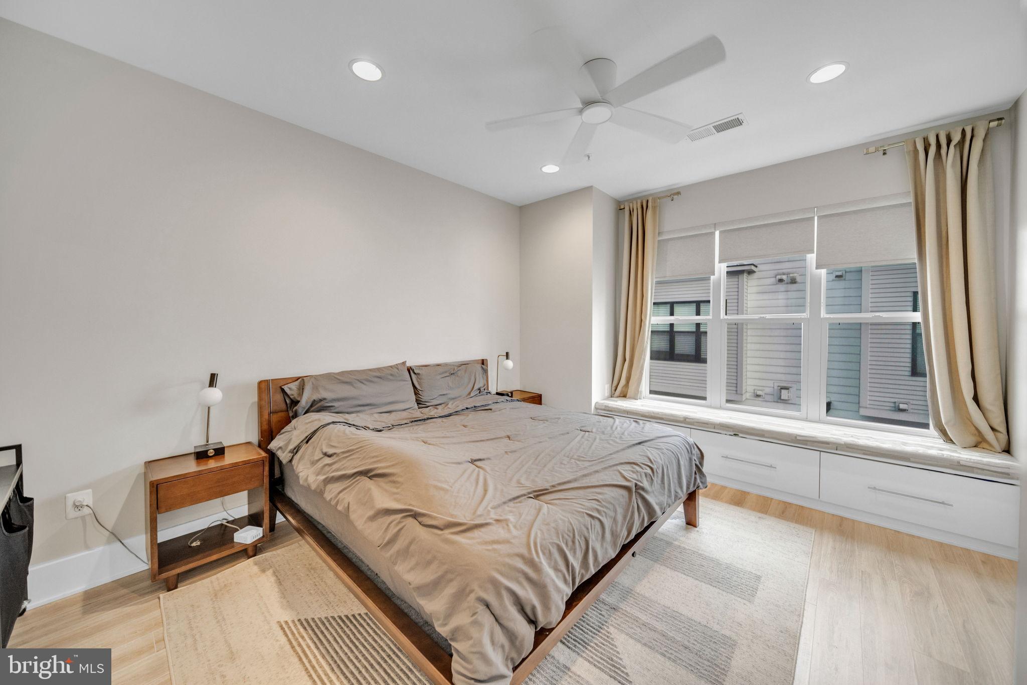 CABIN JOHN VILLAGE - Residential