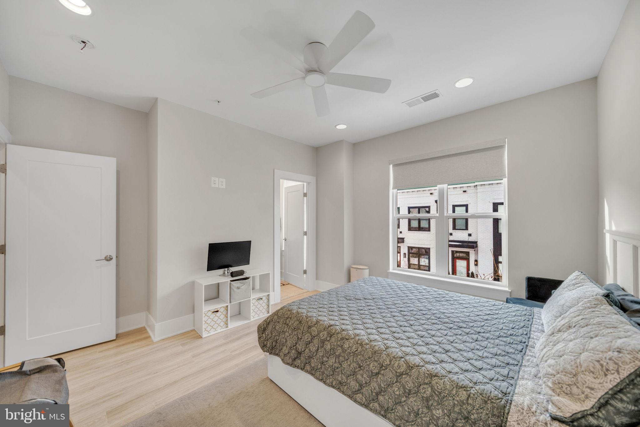 CABIN JOHN VILLAGE - Residential