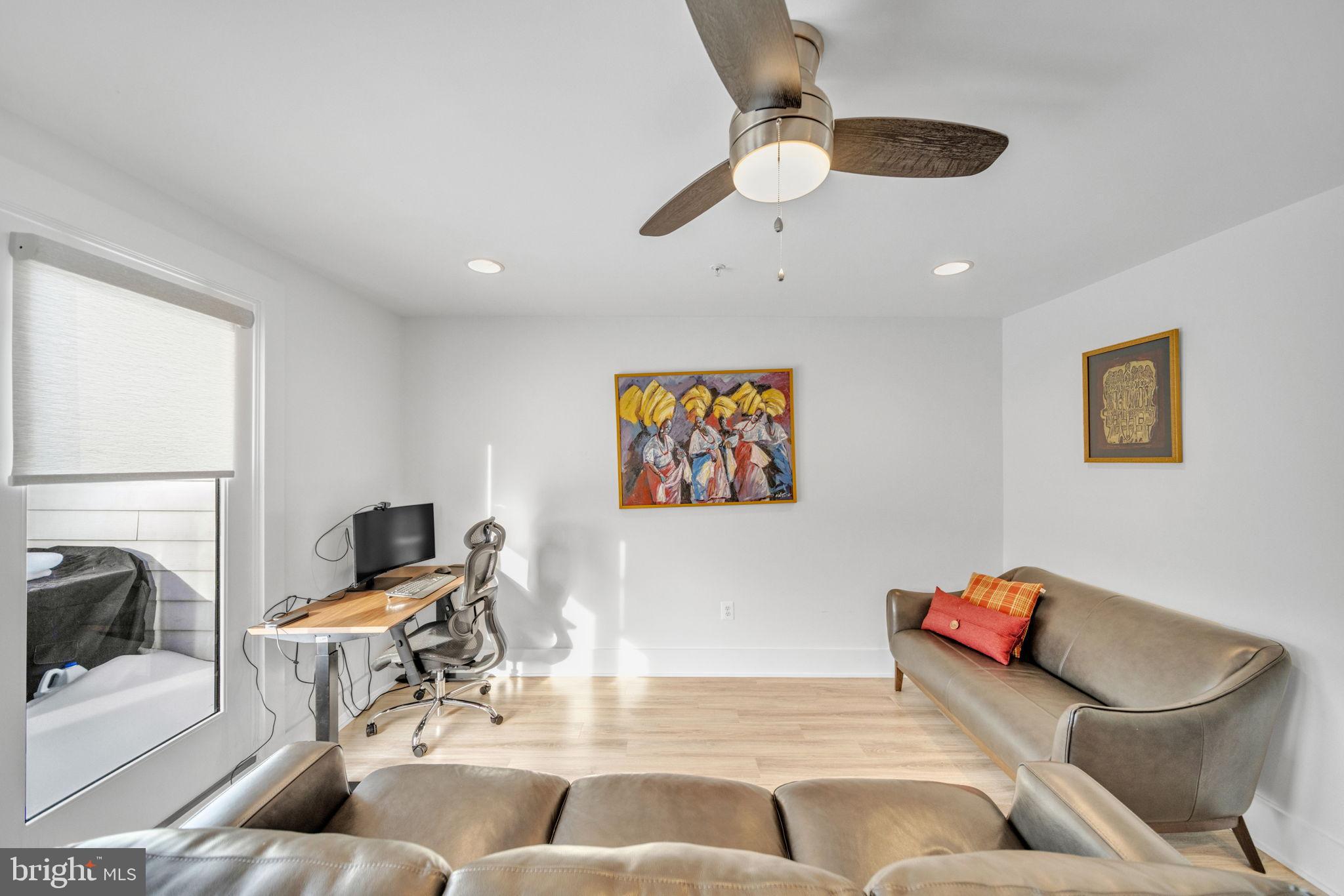 CABIN JOHN VILLAGE - Residential