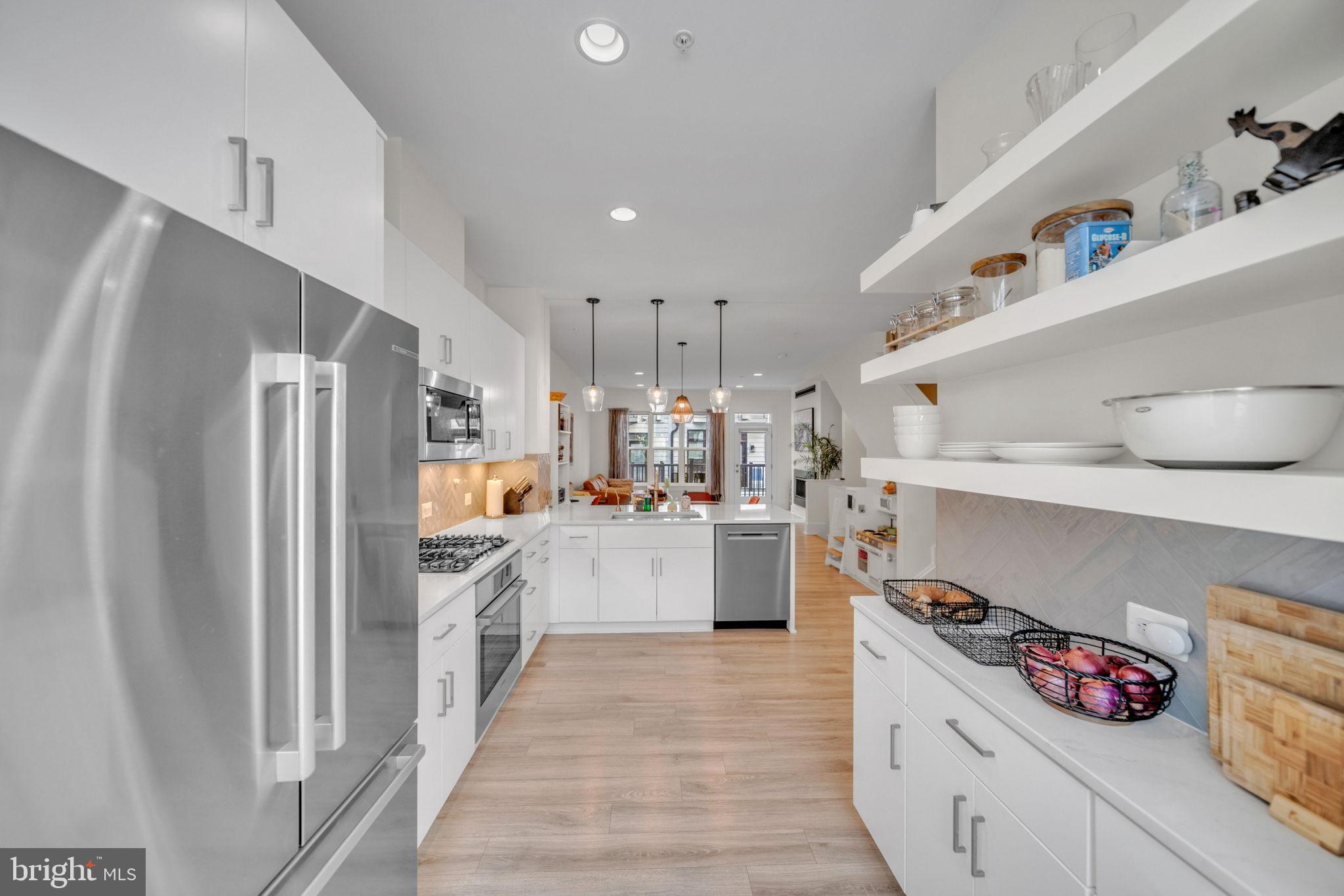 CABIN JOHN VILLAGE - Residential