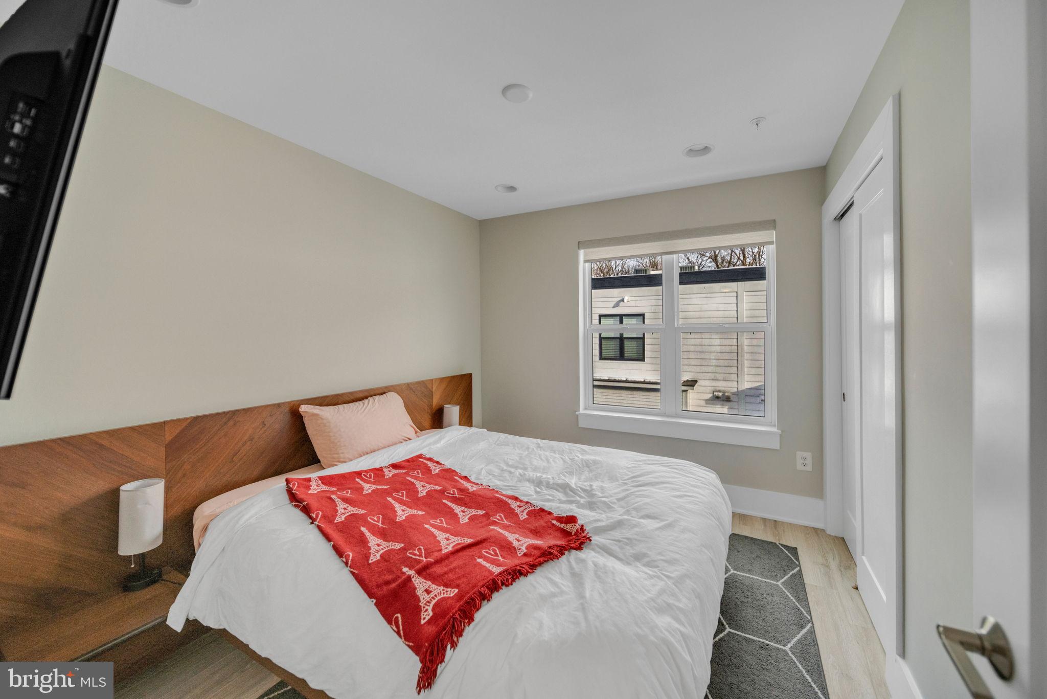 CABIN JOHN VILLAGE - Residential