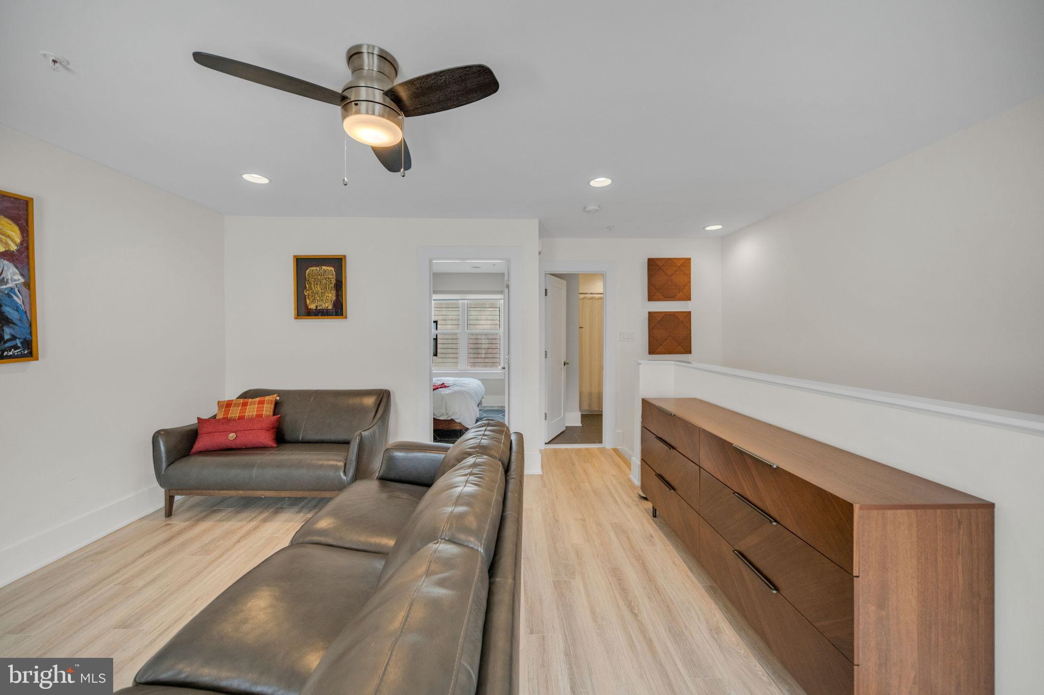 CABIN JOHN VILLAGE - Residential