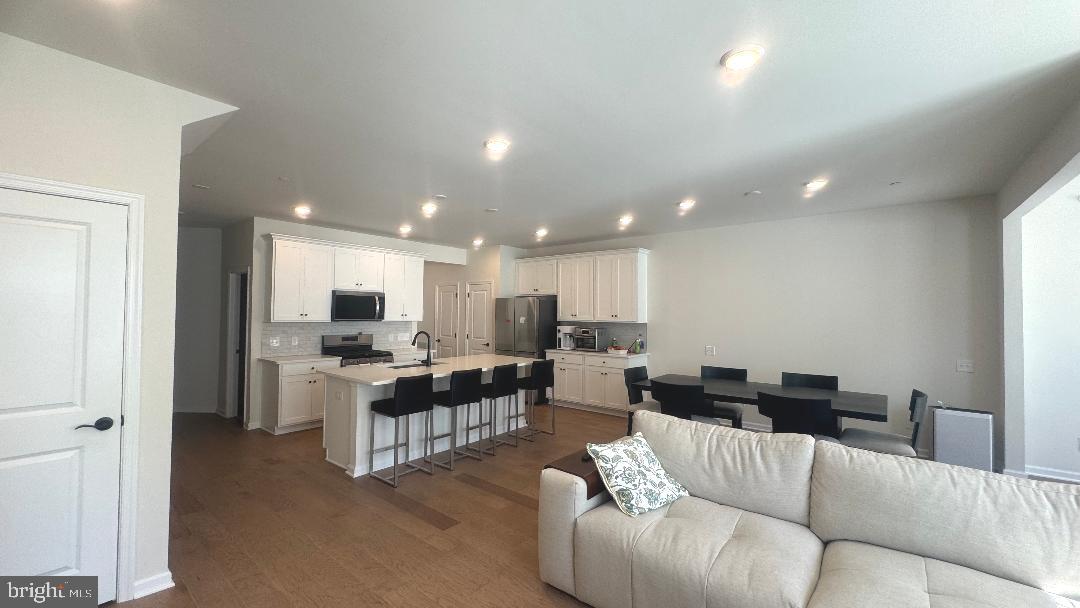 SPRING LAKE - Residential Lease