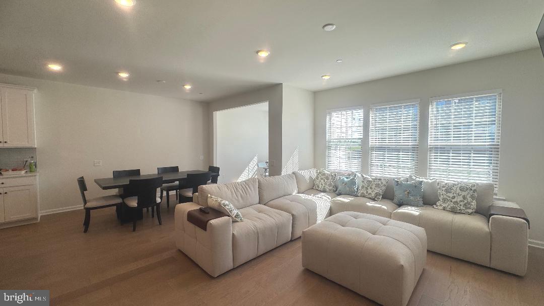 SPRING LAKE - Residential Lease