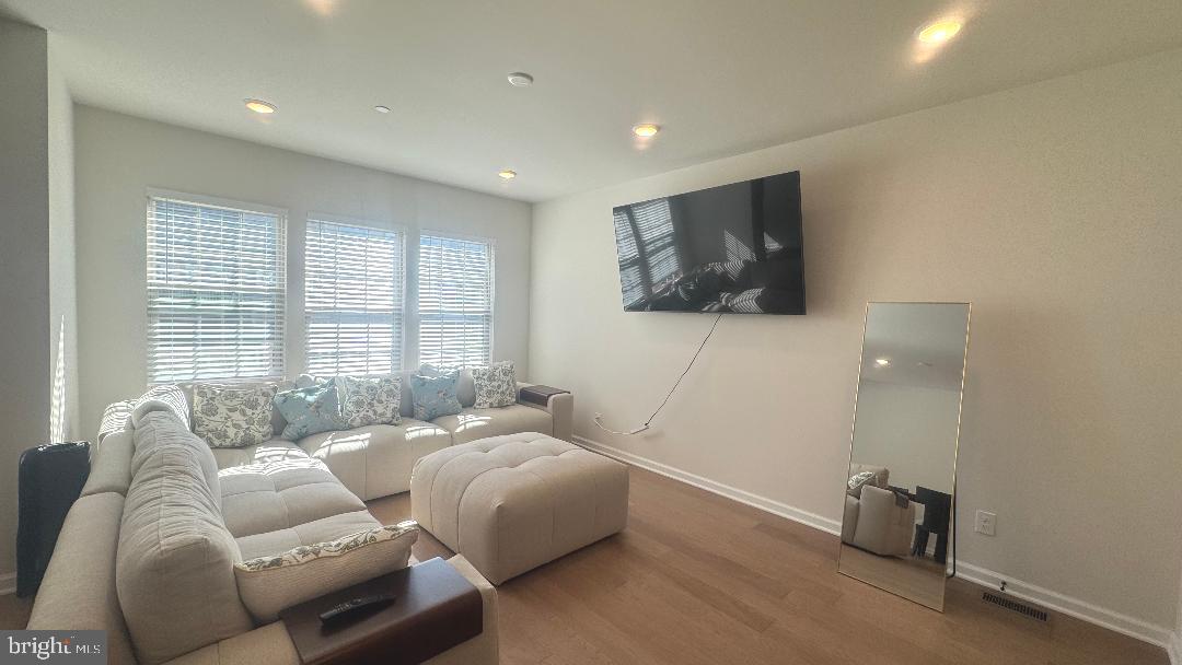 SPRING LAKE - Residential Lease