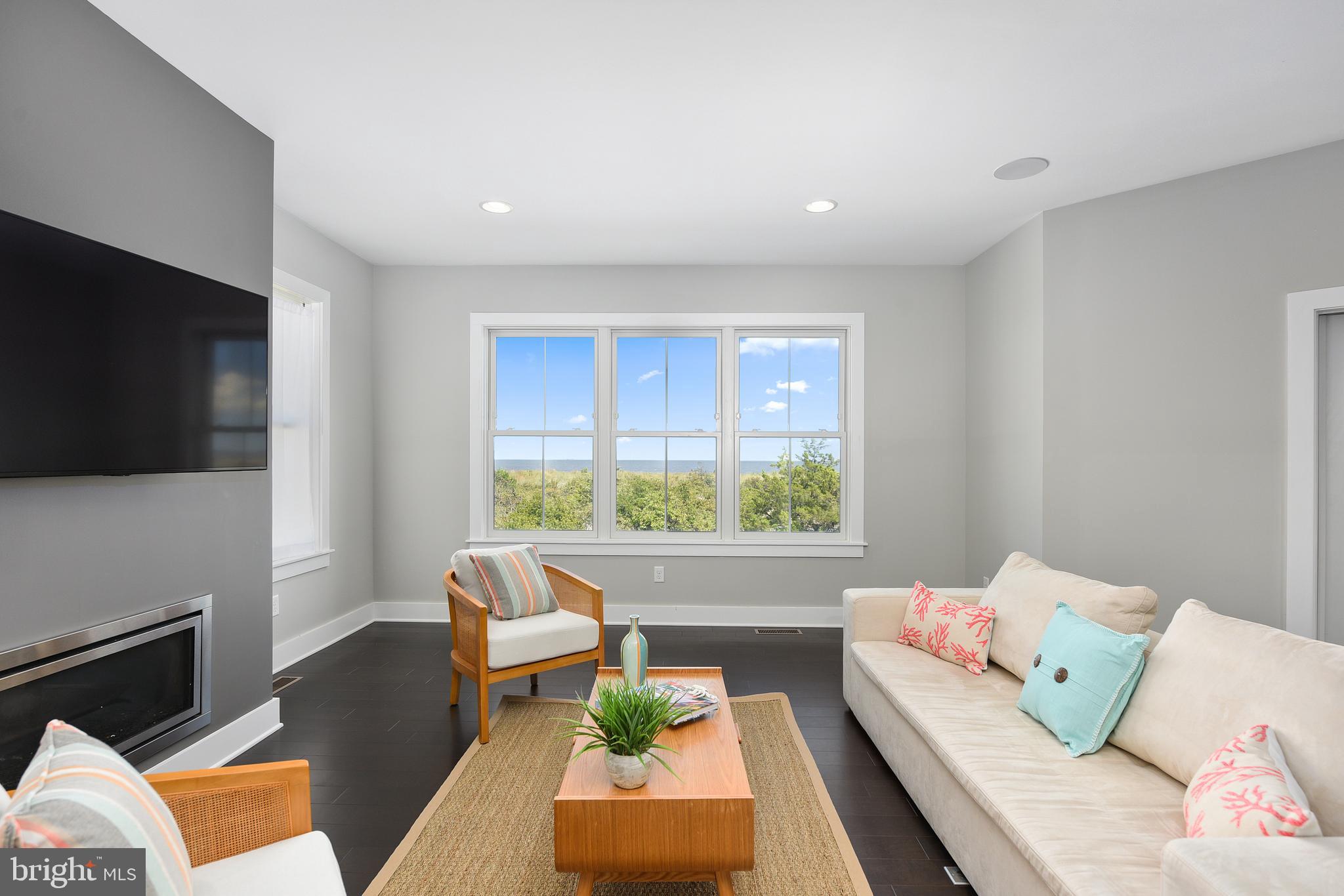 1910 N BAY SHORE DRIVE