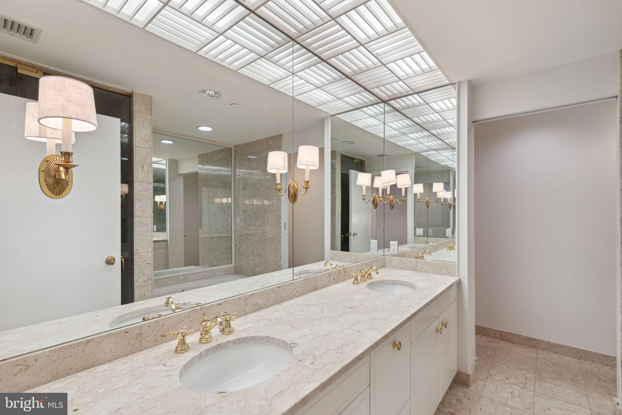 RITTENHOUSE SQUARE - Residential Lease