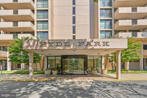 Photo of 4141 N Henderson Road #1215, ARLINGTON, VA 22203 (MLS # VAAR2081634)