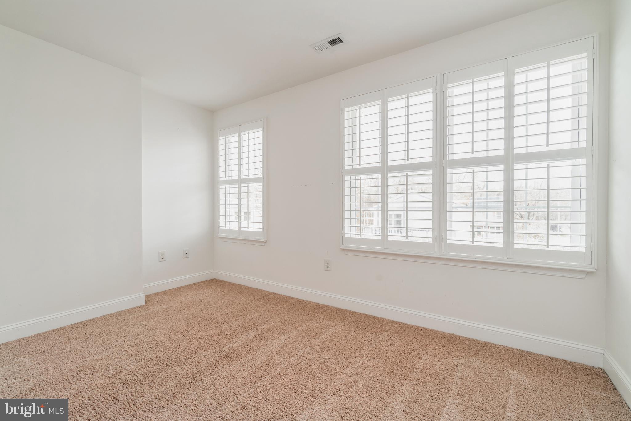 SNUG HARBOR - Residential