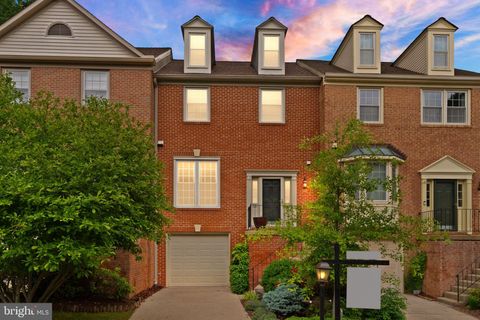 12015 JOHNS PLACE FAIRFAX VA 22033