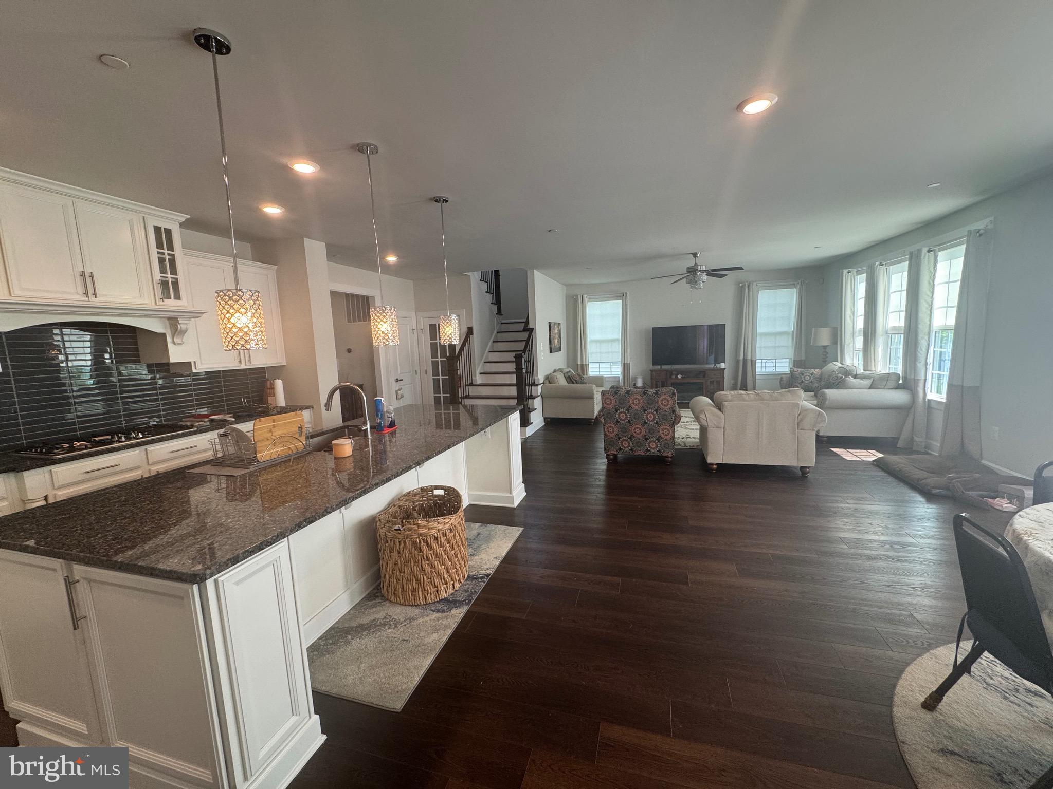 13811 HEBRON LANE