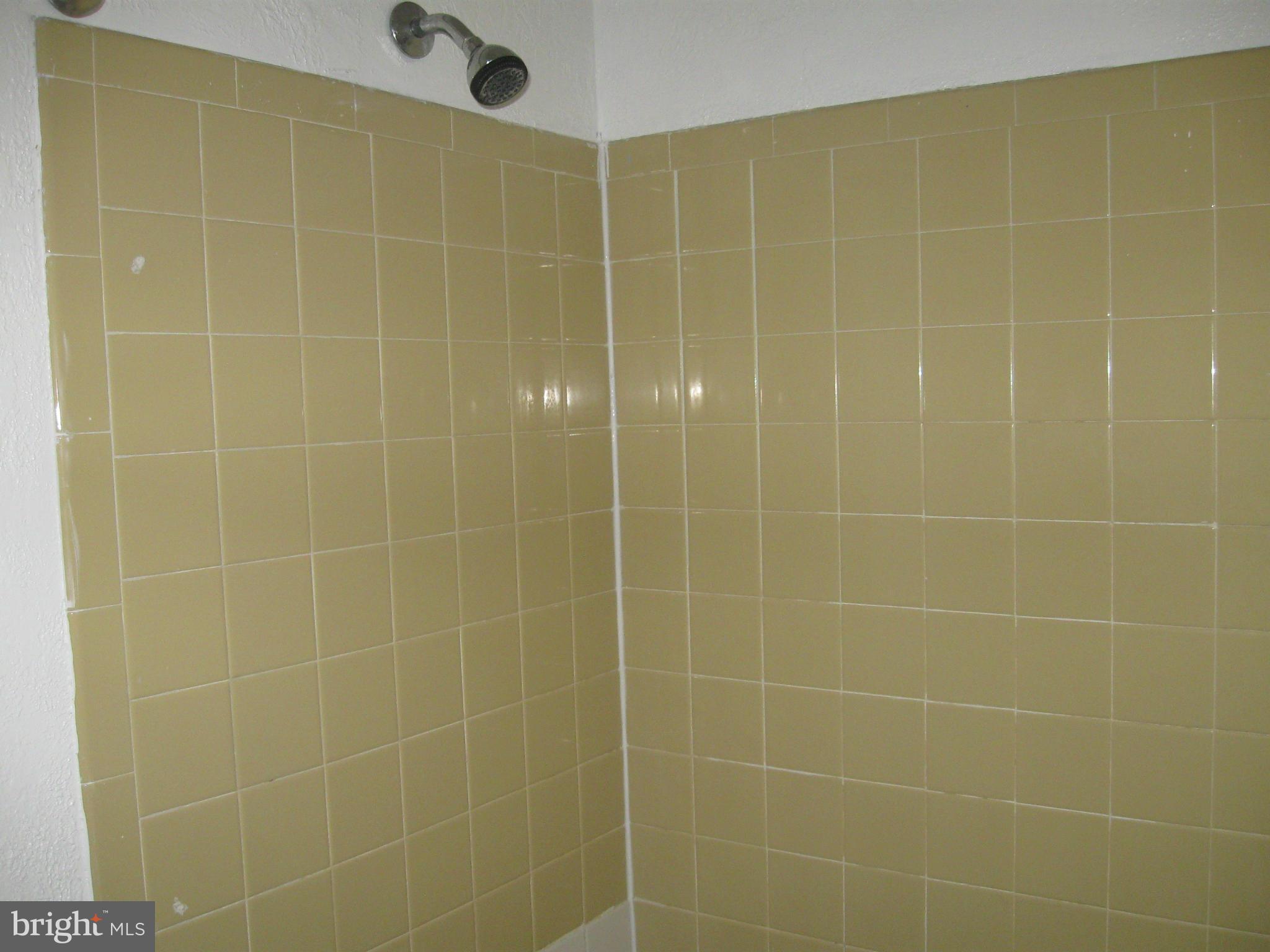 VOM VILLAGE CENTER - Residential Lease