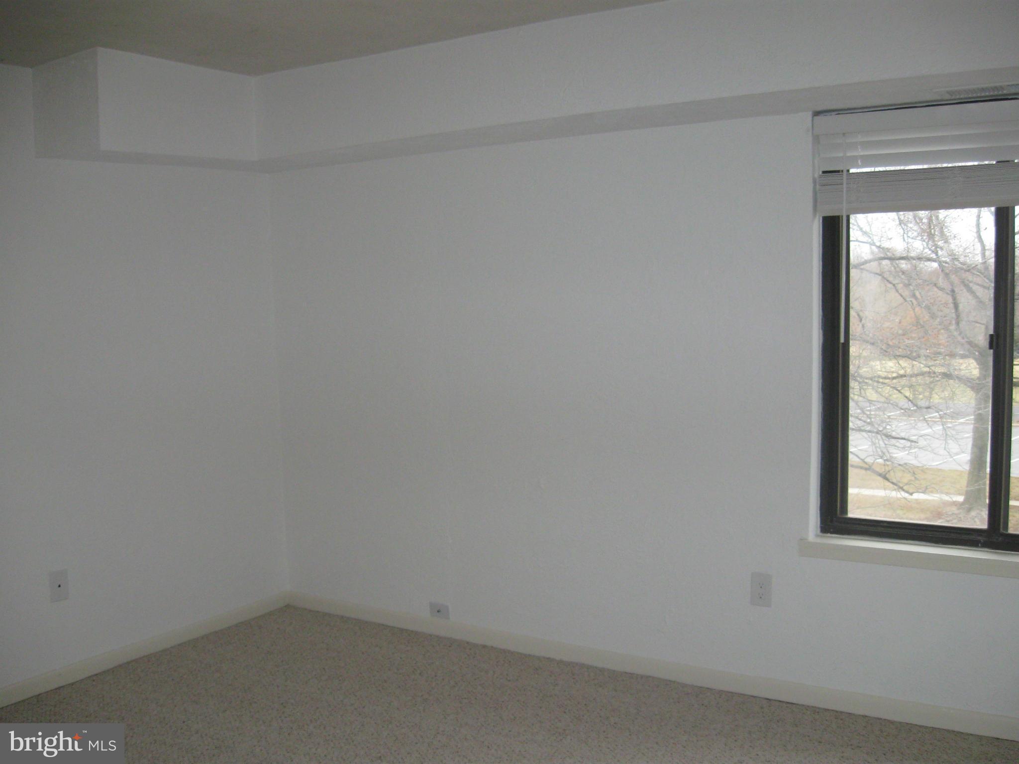 VOM VILLAGE CENTER - Residential Lease