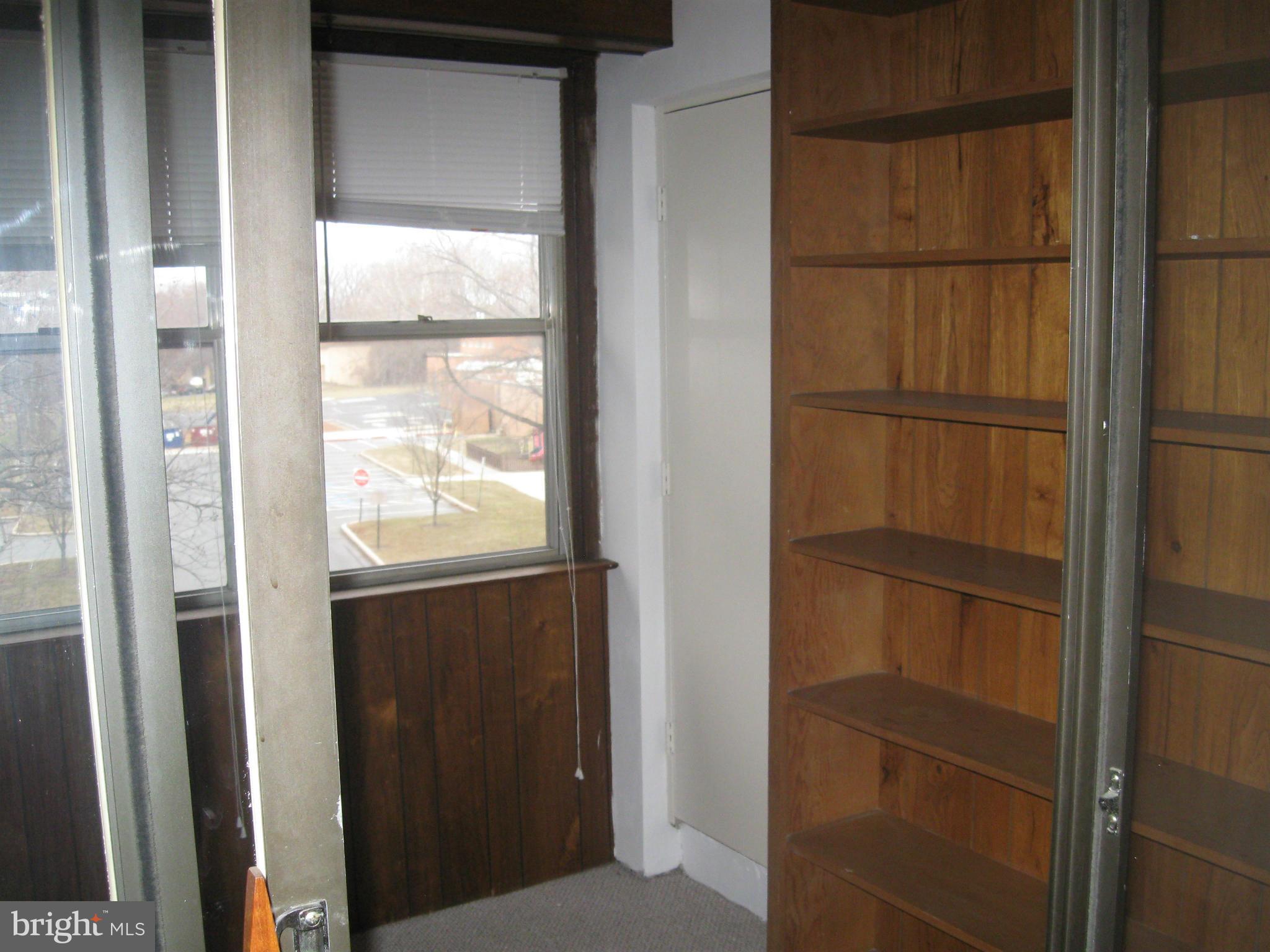 VOM VILLAGE CENTER - Residential Lease