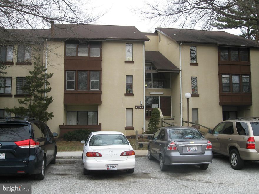 Under $1000.00 - MUST SEE! Newly remodeled condo in the heart of Columbia. Top floor unit with granite counter top. Large spacious master bedroom with walk-in closet and covered balcony / breakfast nook. New appliances, new paint, new carpet. Condo fee includes water and master insurance policy and maintenance of community. Near Blandair Park.