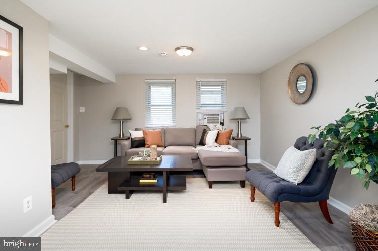 RAMBLEWOOD - Residential