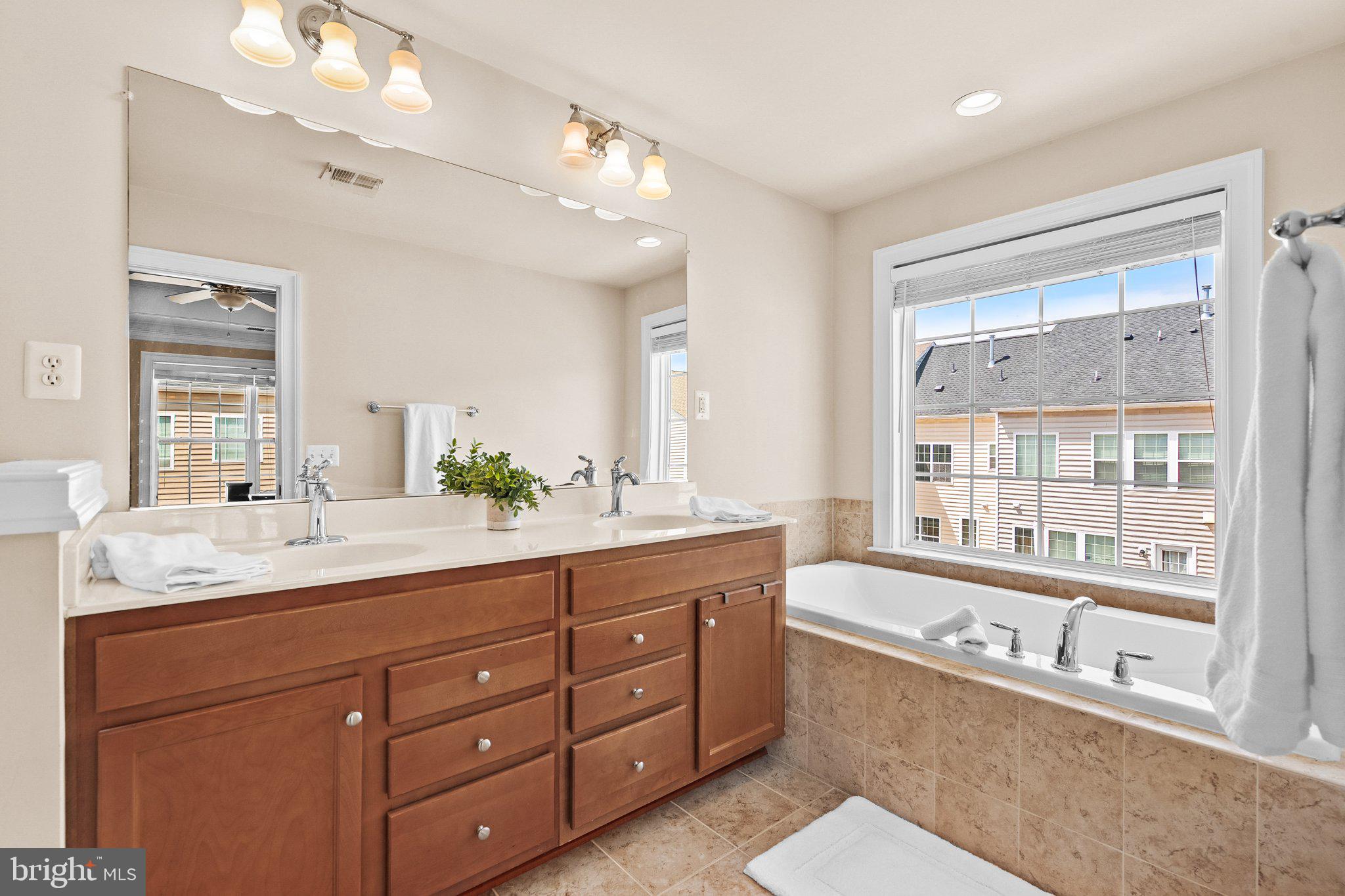 EAST GATE - Residential