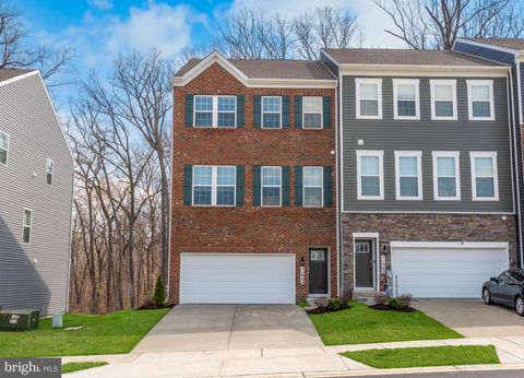 Townhouse For Sale - 11900 Wynnifred Pl Pl<br/> GLENN DALE, MD 20769