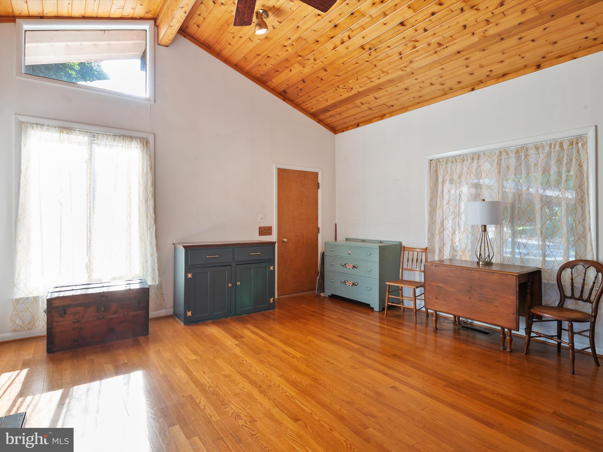 SUNRISE BEACH - Residential