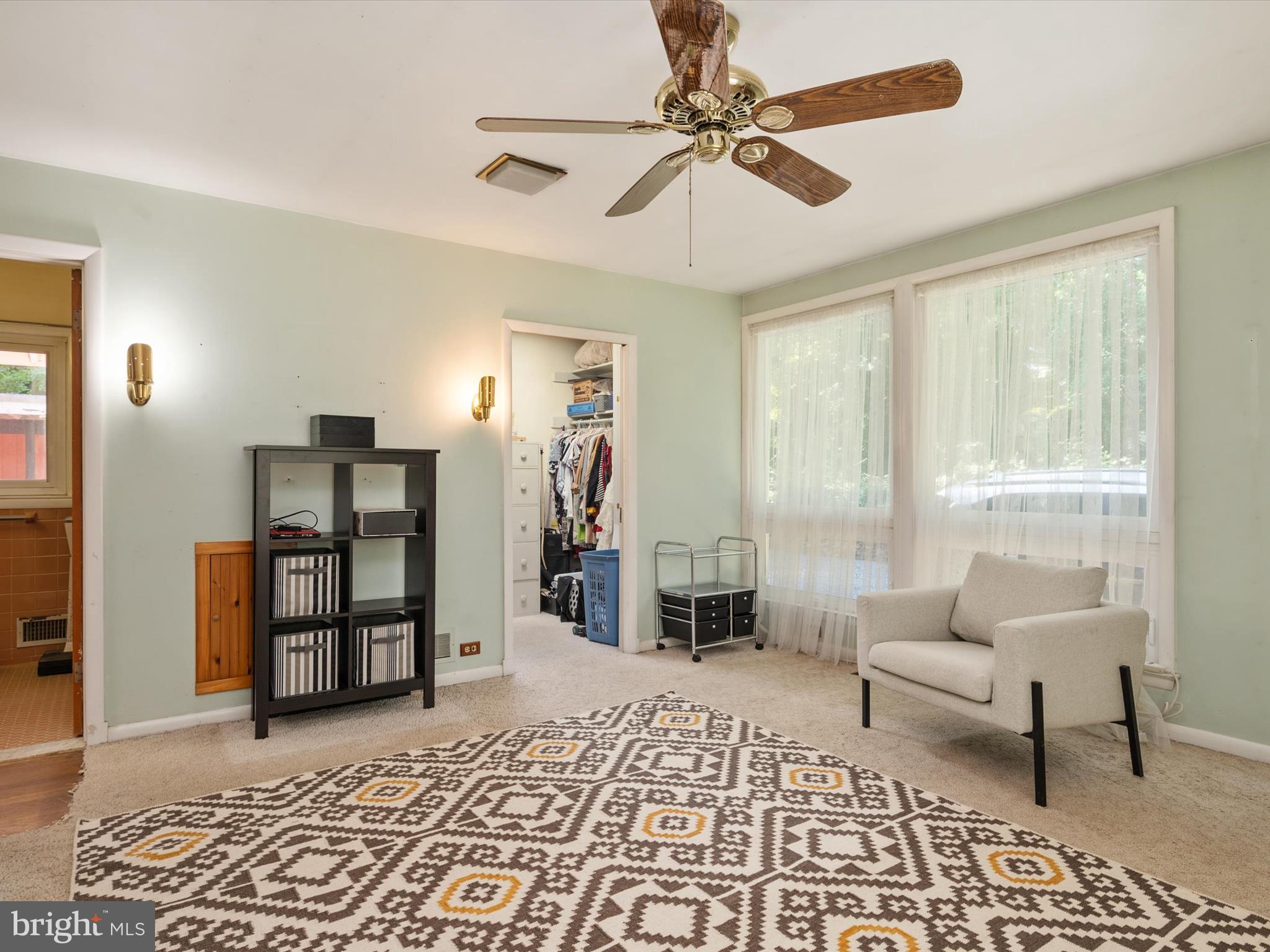 SUNRISE BEACH - Residential