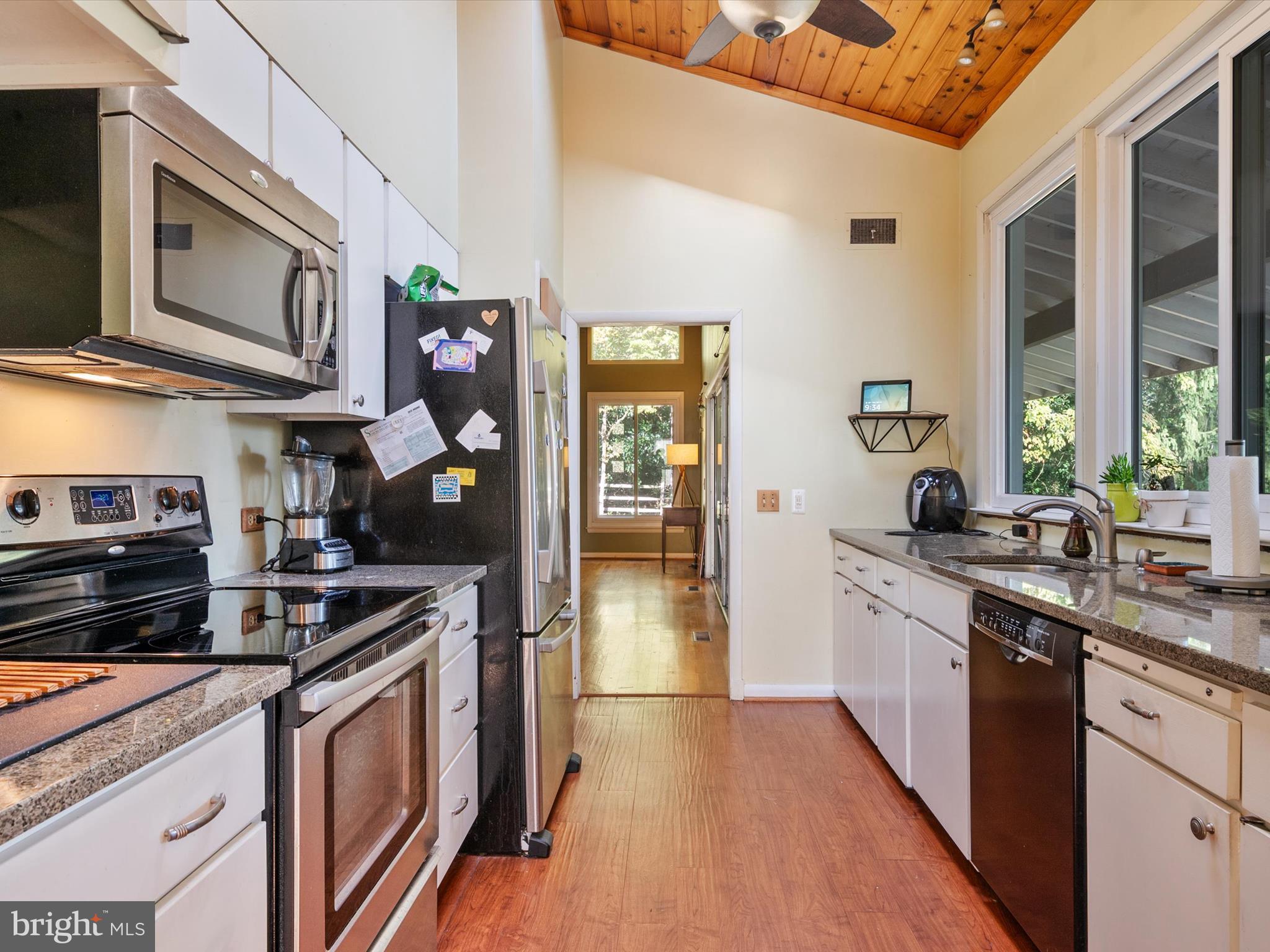 SUNRISE BEACH - Residential